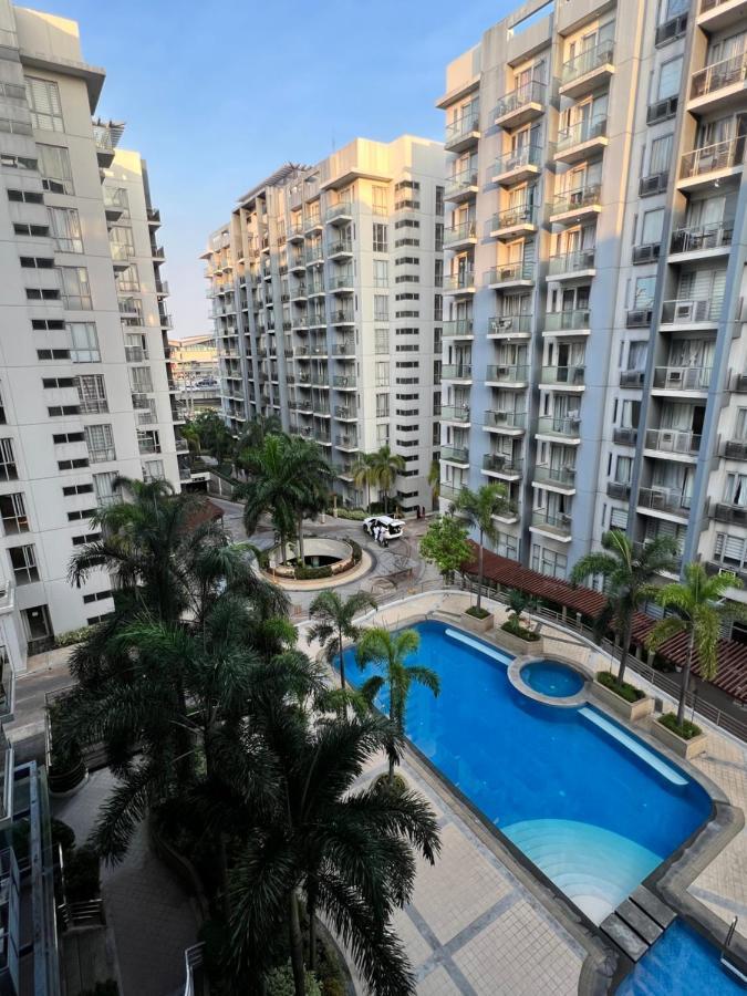 Resorts World Condo Манила Экстерьер фото