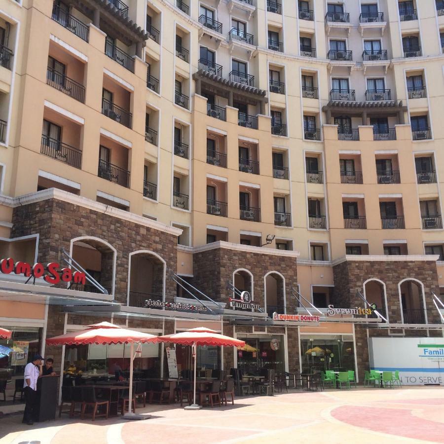 Resorts World Condo Манила Экстерьер фото