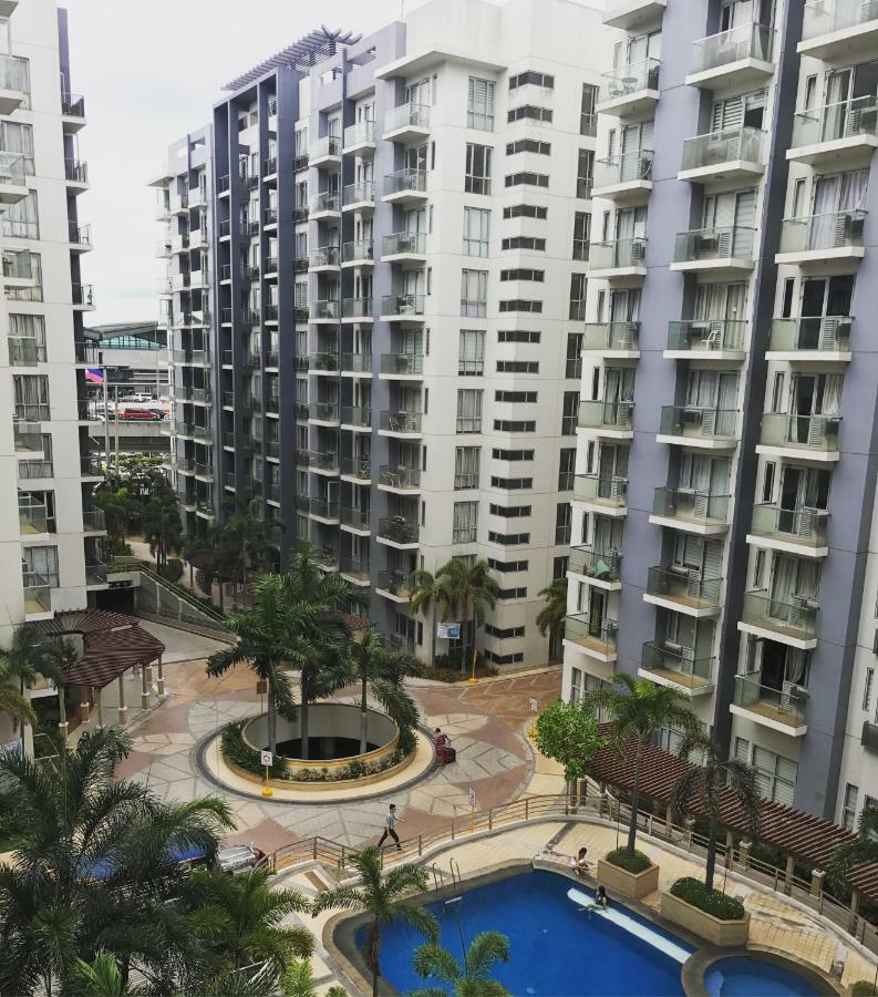 Resorts World Condo Манила Экстерьер фото